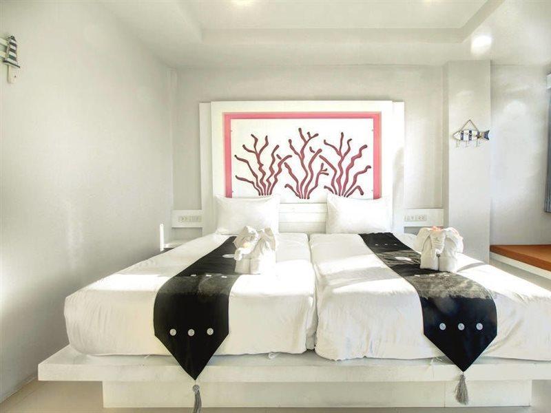 The Silk Hill Hotel Patong Exterior photo