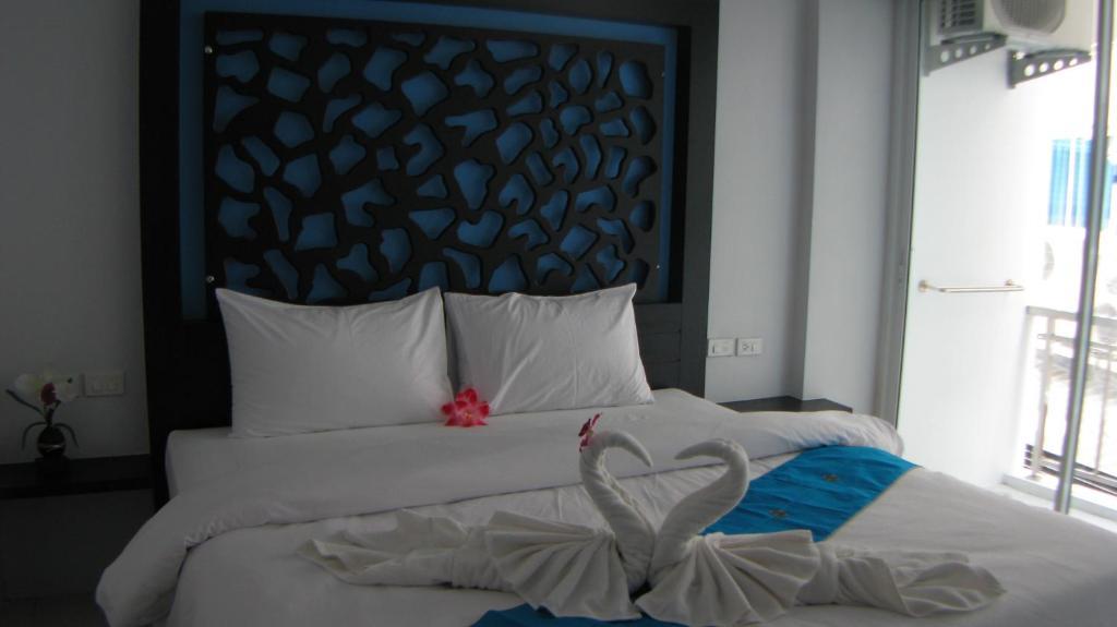 The Silk Hill Hotel Patong Room photo