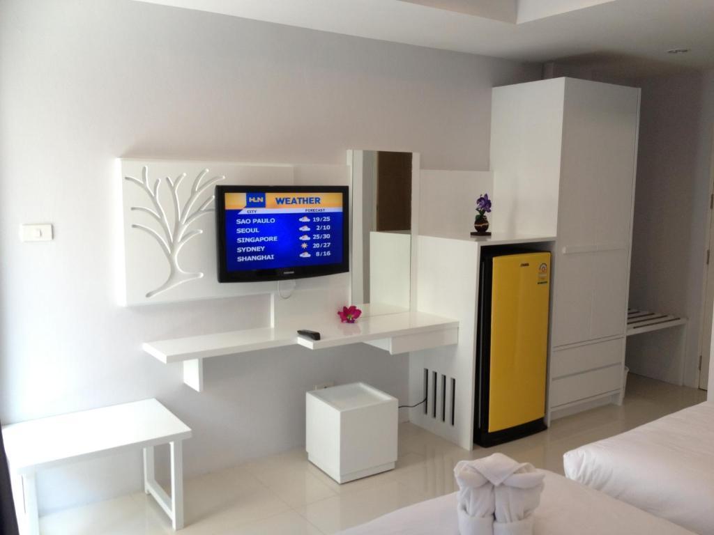 The Silk Hill Hotel Patong Room photo