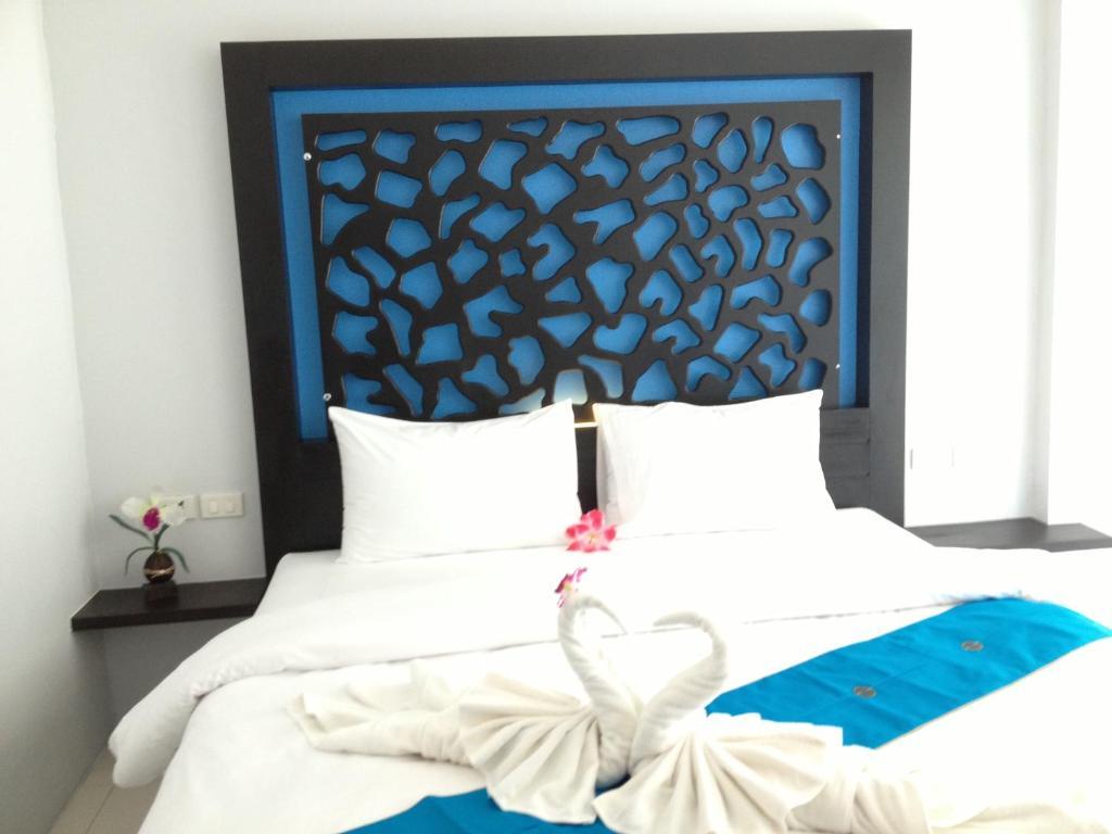 The Silk Hill Hotel Patong Room photo