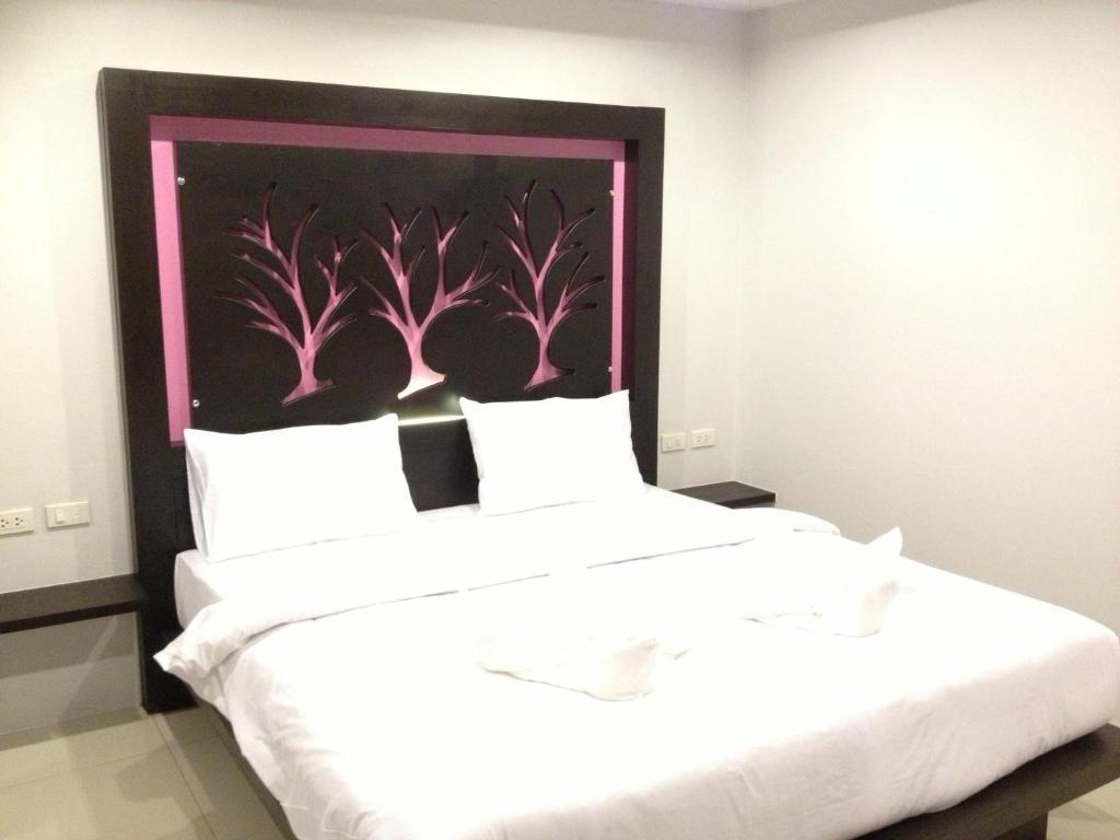 The Silk Hill Hotel Patong Room photo