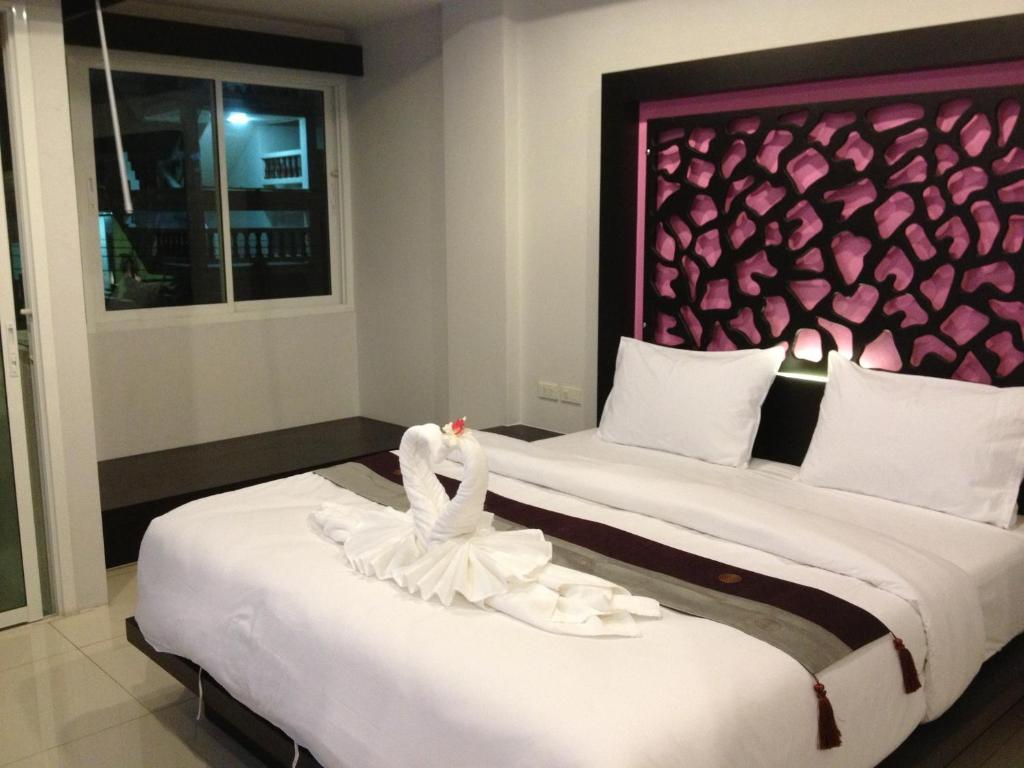 The Silk Hill Hotel Patong Room photo