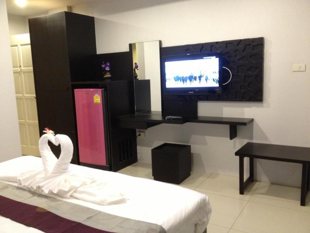 The Silk Hill Hotel Patong Room photo