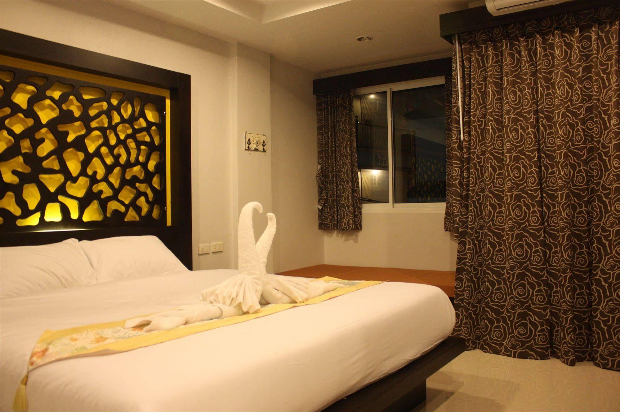The Silk Hill Hotel Patong Exterior photo