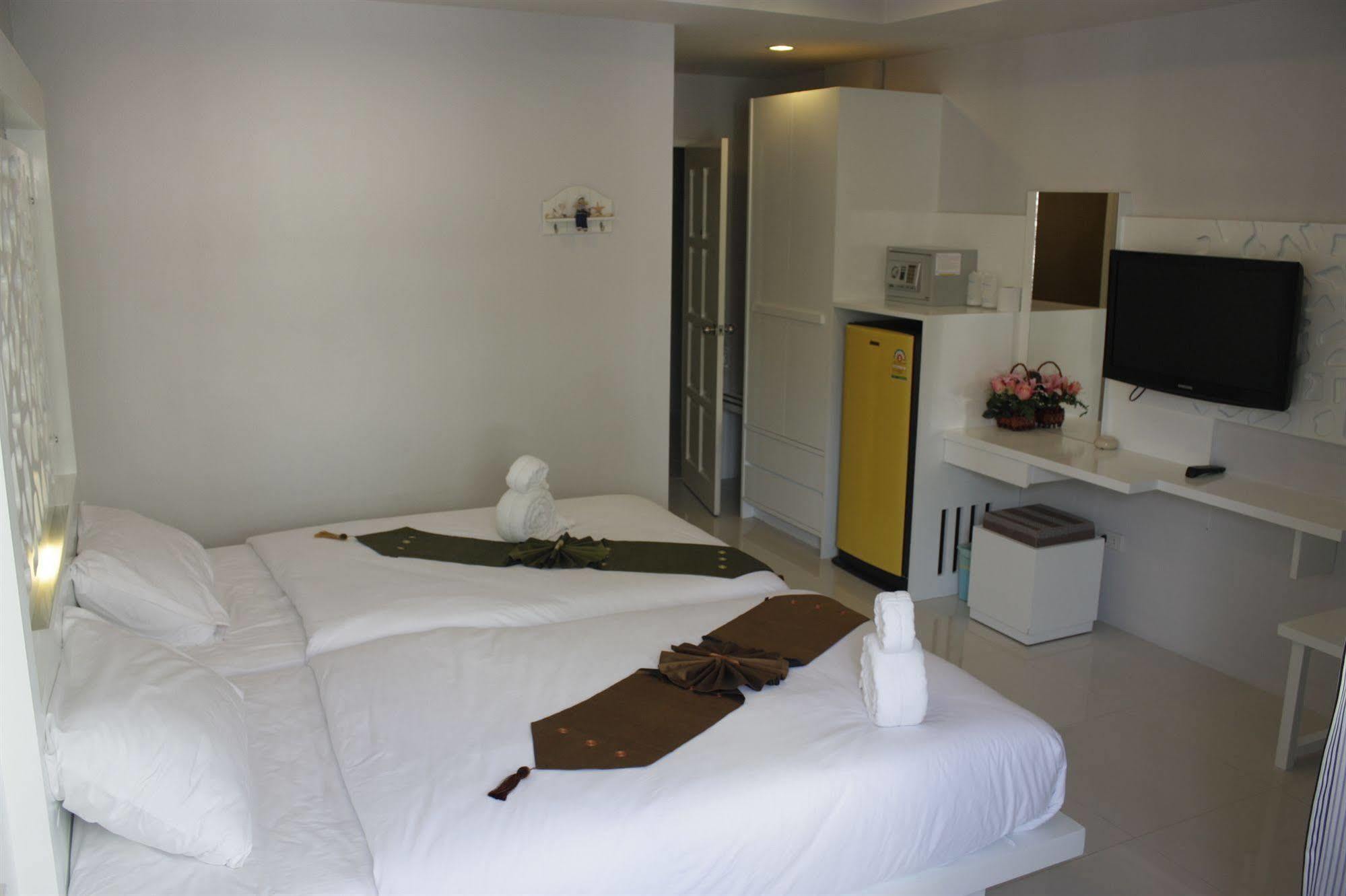 The Silk Hill Hotel Patong Exterior photo