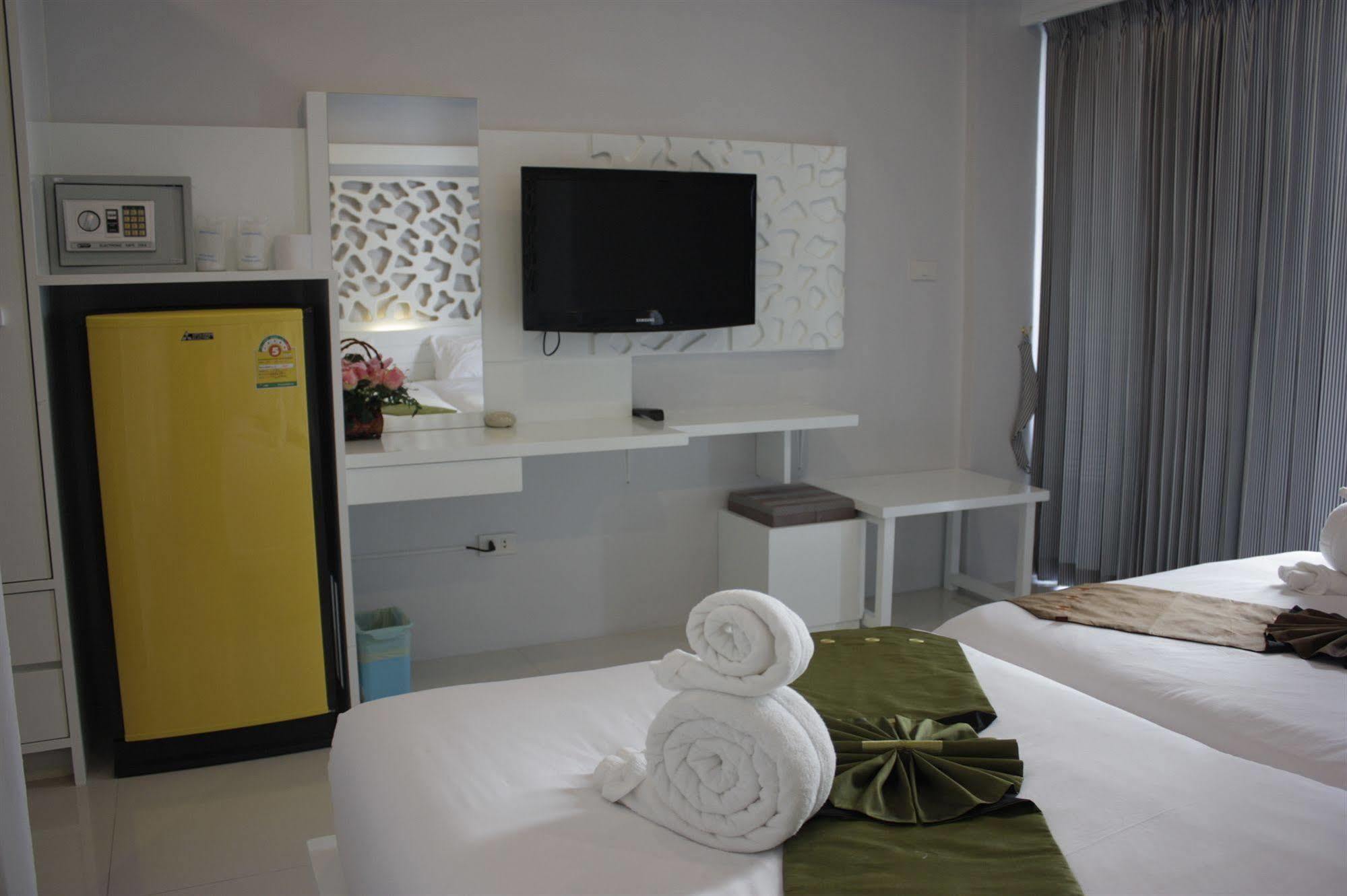 The Silk Hill Hotel Patong Exterior photo